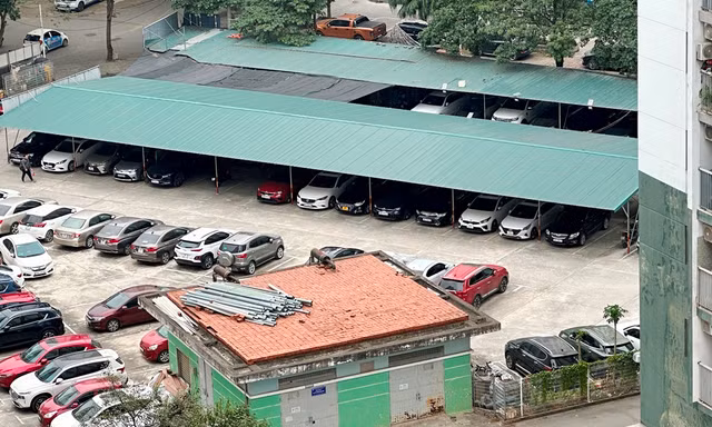Nhiều dự án bãi xe tại Linh Đàm bị biến tướng, xe người dân tràn ra đường