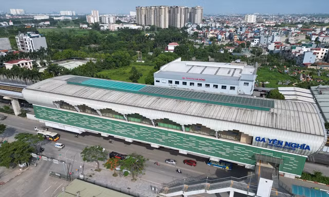 Mái ga tàu Yên Nghĩa bị thủng được sửa chữa xong
