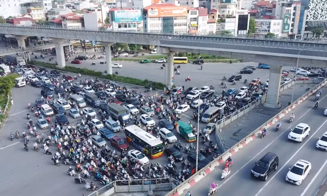 Hà Nội: Điều chỉnh mới nhất về phân luồng giao thông nút giao Mai Dịch