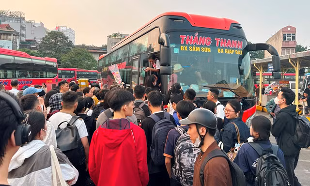 Hà Nội: Lượng khách tăng kỷ lục tại các bến xe 