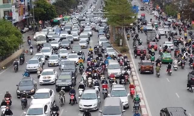 Các nút giao đường vành đai 2 Hà Nội liên tục ùn ứ