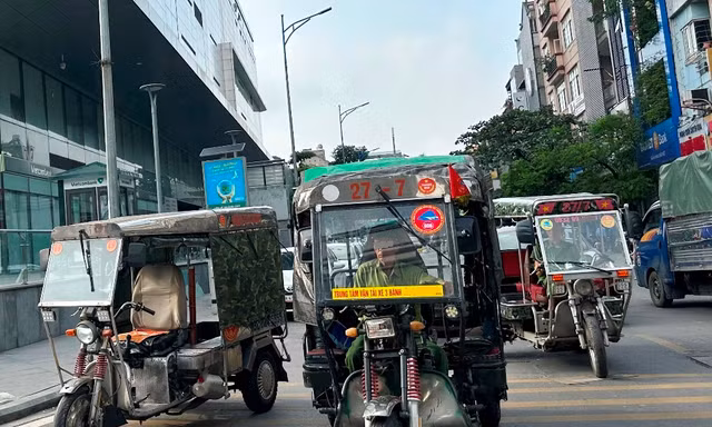 Xe ba bánh tự chế vẫn hoạt động nhộn nhịp trên đường Hà Nội