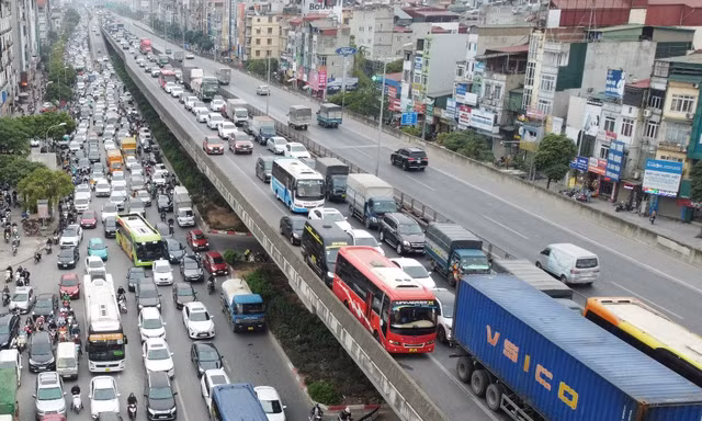 Đề xuất cho xe đi vào làn khẩn cấp Vành đai 3 trên cao để giảm ùn tắc