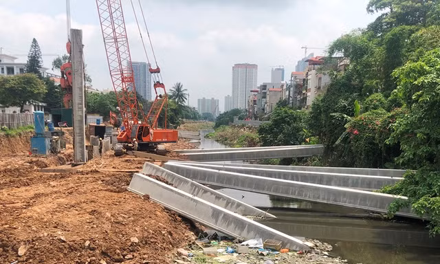 Ngổn ngang công trường kênh xả lũ phía Tây Hà Nội