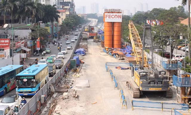 Đường tắc nhưng công trường giao thông vẫn 'nguội lạnh' sau Tết