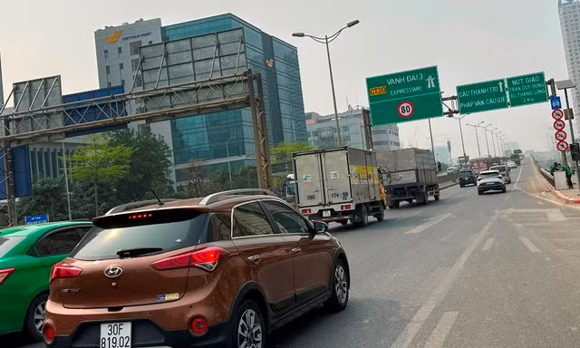 Hà Nội đếm lưu lượng xe và xén dải phân cách