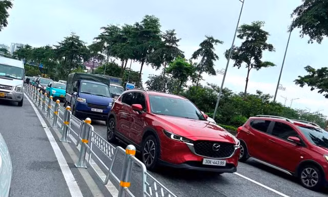 'Không ai mang cọc và rào sắt ra chôn ở giữa đường để phân làn' 
