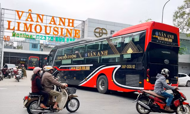 Hàng loạt xe khách bỏ bến chạy 'dù' trên tuyến Thanh Hóa - Hà Nội 