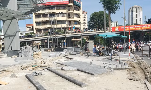 Thành phố Hà Nội yêu cầu hạn chế đào hè, đường khi vừa thảm xong