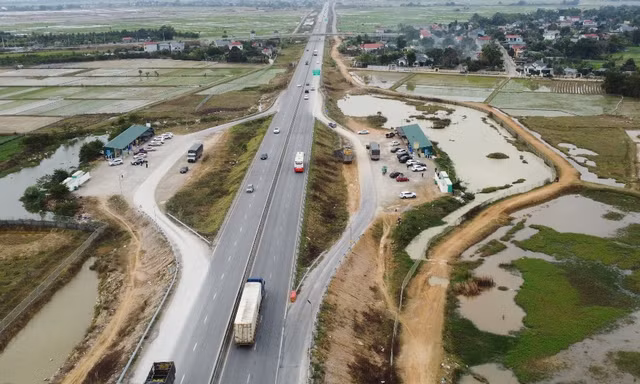 Lực lượng chức năng chỉ ra những bất cập trên cao tốc Bắc Nam đoạn Mai Sơn - Bãi Vọt