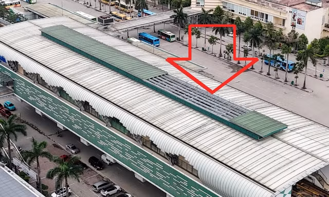 Ga tàu Yên Nghĩa mưa dột gần 8 tháng chưa được khắc phục: Thiếu hợp đồng công việc?
