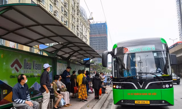 Tổng Cty Vận tải Hà Nội cần đi tiên phong trong chuyển đổi sang xe buýt điện