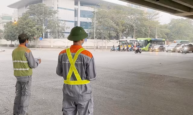 Cận cảnh nút giao đang được đếm xe để tổ chức lại giao thông