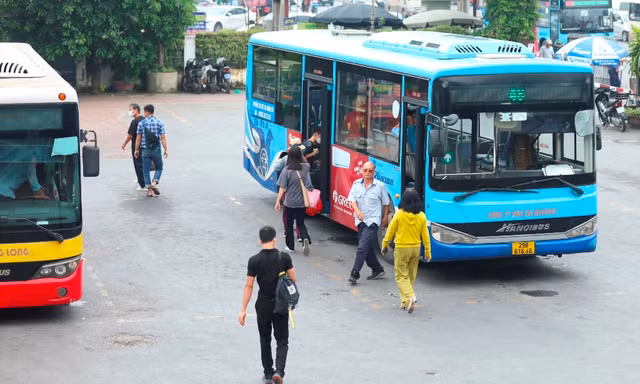 Hà Nội thay thế 3 tuyến buýt chạy dầu sang xe điện từ ngày 1/2