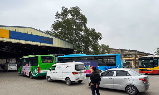 Vừa hoạt động trở lại, xe đã xếp hàng dài tại trạm đăng kiểm Tam Hiệp