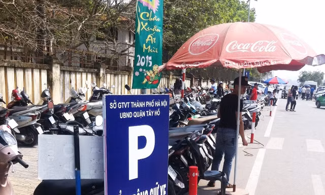 Nhân rộng trông xe không dùng tiền mặt trên tất cả các quận tại Hà Nội 