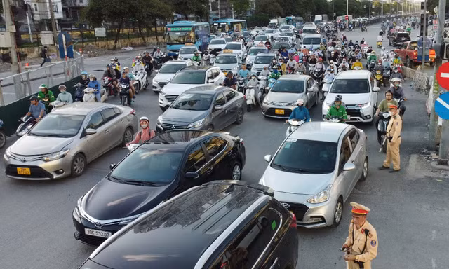 CSGT lên ‘kịch bản’ chống ùn tắc xe về nội thành Hà Nội