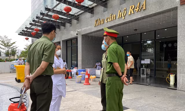 Thành lập các tổ công tác tiến hành truy vết các trường hợp nghi nhiễm COVID-19.