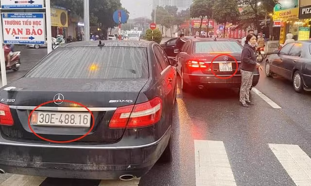 Hai chiếc Mercedes 'chặm mặt' trên đường.