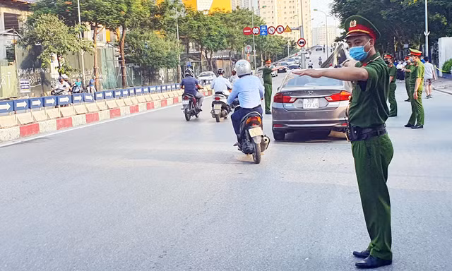 Công an có mặt tại các điểm thi.