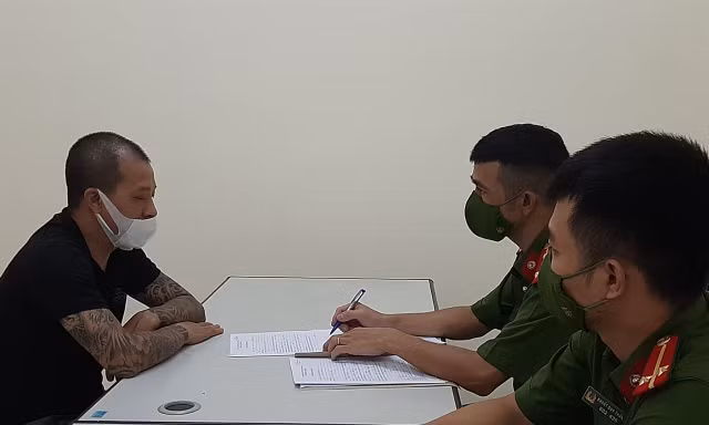 Công an làm việc với N.