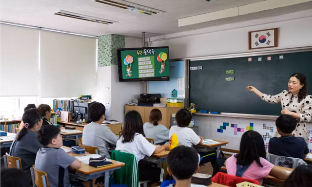 Lương giáo viên hơn 1 tỷ VNĐ/năm, sinh viên sư phạm vẫn không 'mặn mà'