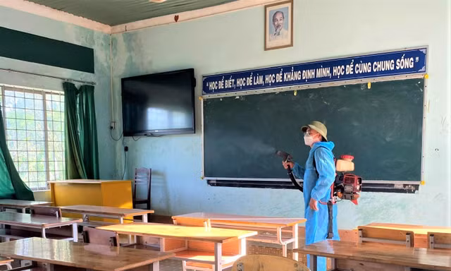 Đắk Lắk phun hóa chất tất cả phòng thi trước giờ G
