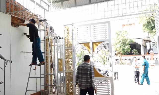Hiến đất tiền tỷ, dân còn phải bỏ tiền túi trả phí đo đạc, đổi ‘sổ đỏ’