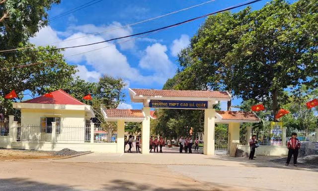 Học sinh bị hiệu trưởng phán: 'Có thi cũng không đậu' dù chưa thi tốt nghiệp