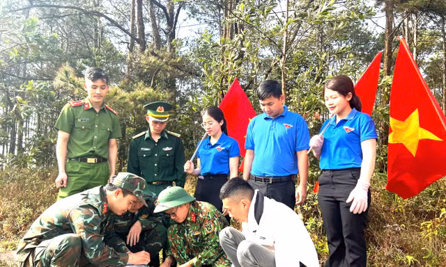Mang ánh điện thắp sáng đường biên Đắk Nông