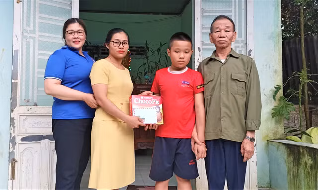 ‘Cầu nối’ của những trẻ em mồ côi