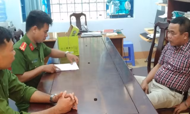Phóng viên tạp chí đòi 52 triệu đồng để được ‘im lặng’