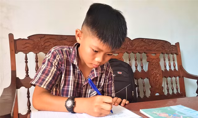 Nguyễn Đình Cảm ôn tập kiến thức, chuẩn bị cho năm học mới