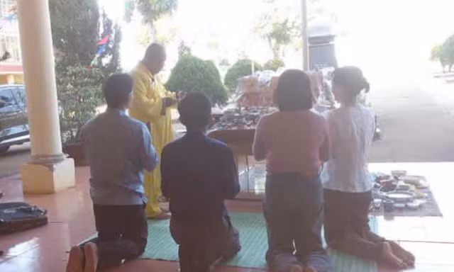 Lập lễ mời thầy cúng bái trong trường học: Hiệu trưởng nói vì cả nể bác bảo vệ