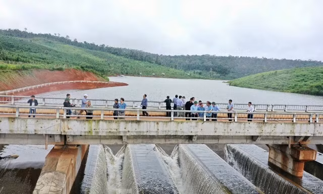 Nguyên nhân hồ chứa nước trăm tỷ bị sụt trượt, phải công bố tình trạng khẩn cấp