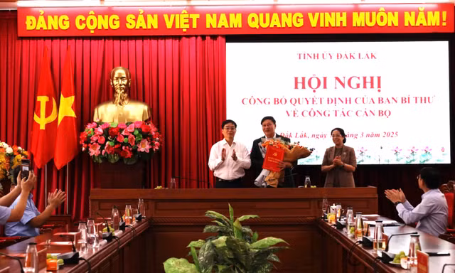 Công bố quyết định của Ban Bí thư về công tác cán bộ ở Đắk Lắk