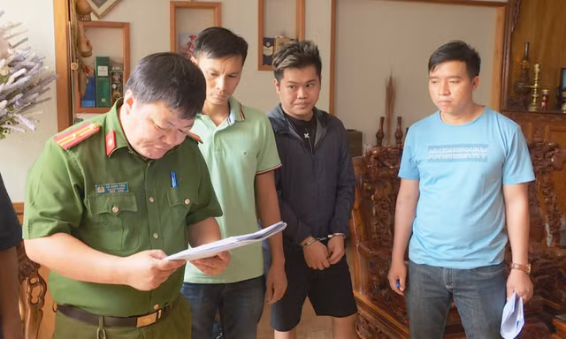 Thiếu nữ 14 tuổi ở Đắk Lắk thế chấp ‘clip nóng’ vay tiền