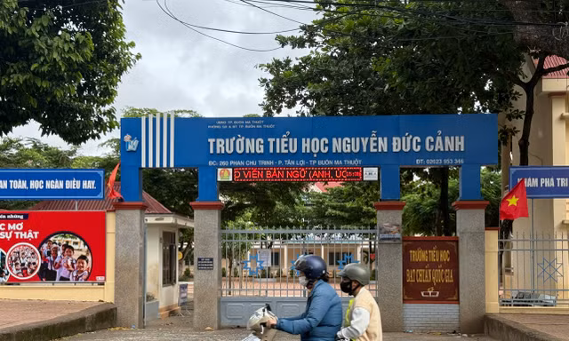 Hé lộ nguyên nhân khiến 2 cô giáo nhập viện, hàng nghìn học sinh nghỉ học ở Đắk Lắk
