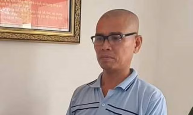 Bị vợ đánh chửi, người chồng dùng dao đâm lại rồi tự sát bất thành