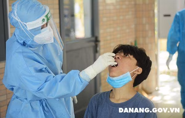 Đà Nẵng: Phụ huynh an tâm khi teen và giáo viên sẽ được xét nghiệm trước kỳ thi sắp tới