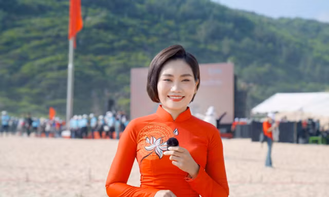 MC Liên Phạm: 'Những tiếng gọi thiêng liêng từ Tổ quốc đã vang lên trong tim mình' 