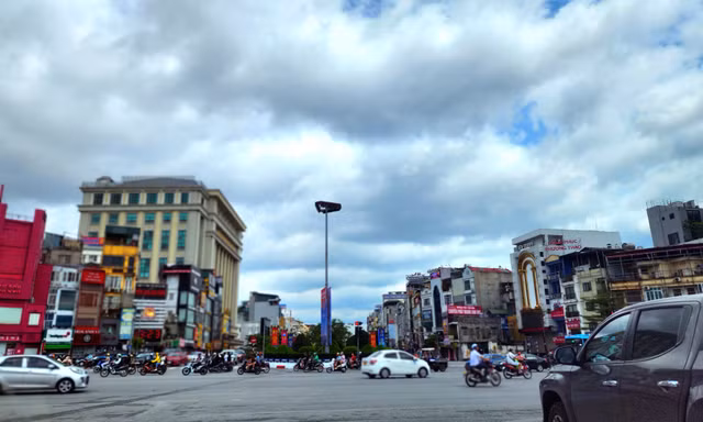 Hà Nội đón Lễ 30/4 - 1/5 trong tiết trời nắng đẹp