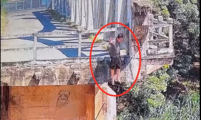 Video: Thanh niên dập đầu vào thành cầu rồi nhảy xuống sông ở Bình Dương