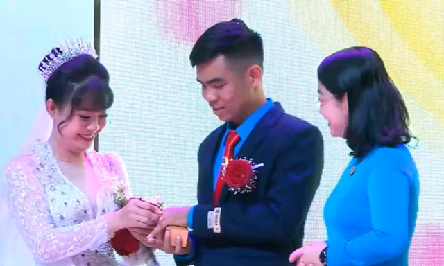 Đám cưới trong mơ của 10 đôi công nhân khó khăn ở Bình Dương