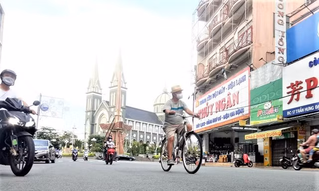 Nhịp sống mới trở lại ở Bình Dương