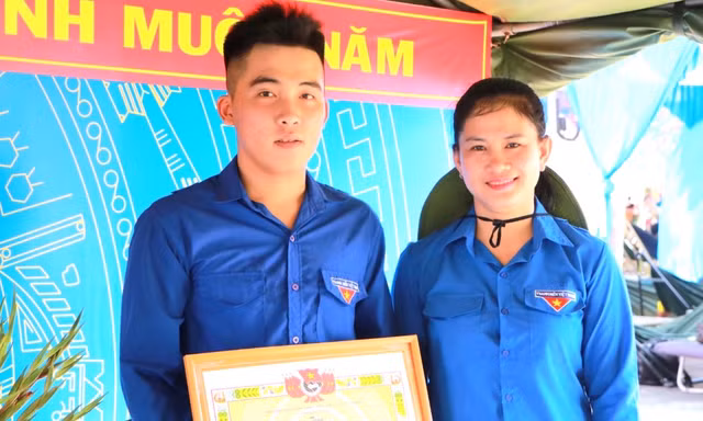 Anh em song sinh ở Bình Dương tình nguyện đi nghĩa vụ quân sự