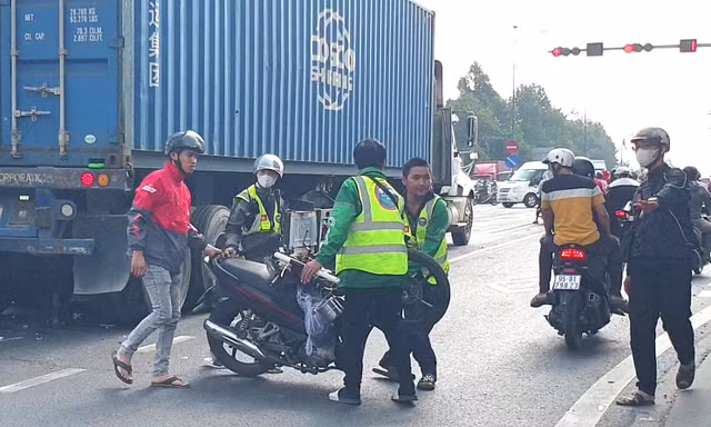 Công an Bình Dương nói gì về phản ánh '5 - 7 giờ sau tai nạn chưa thấy cảnh sát giao thông'?