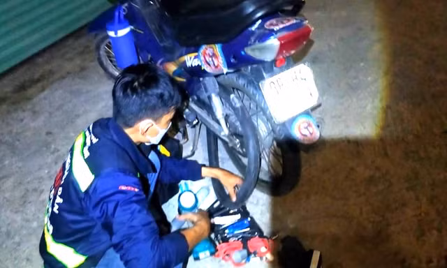 Chàng trai thâu đêm lo chuyện 'bao đồng' và chỉ cần nhận lại nụ cười