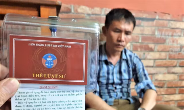 Thợ hồ giả luật sư tư vấn tình yêu, hôn nhân rồi lừa tiền