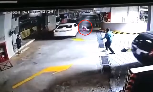 Clip: Ô tô ‘điên’ đại náo dưới hầm chung cư ở Bình Dương